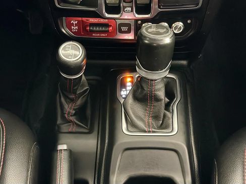 Used 2020 Jeep Wrangler Unlimited Rubicon w/ Uconnect 4C Nav & Sound Group AWD/4WD image 17