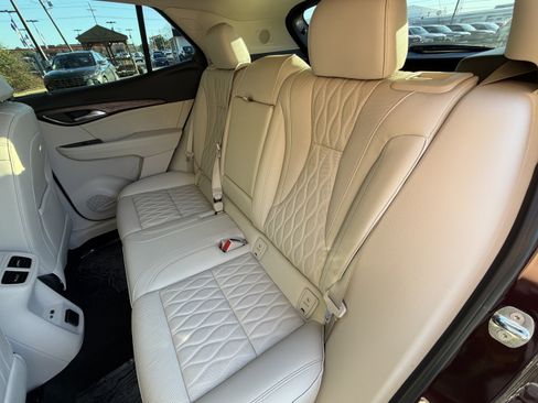 Used 2022 Buick Envision Avenir w/ Technology Package II image 16