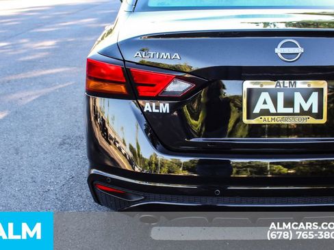 Used 2025 Nissan Altima 2.5 SR FWD image 13