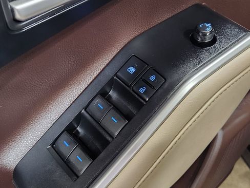 Used 2021 Toyota Highlander XLE FWD image 43
