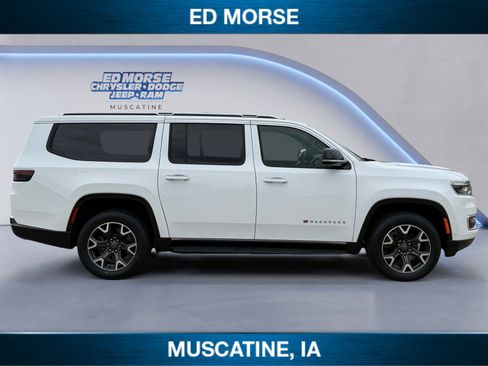 Used 2024 Jeep Wagoneer L Series III w/ Flexible Seating Group AWD/4WD image 6