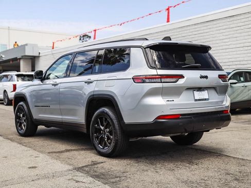 Used 2024 Jeep Grand Cherokee L Laredo AWD/4WD image 4
