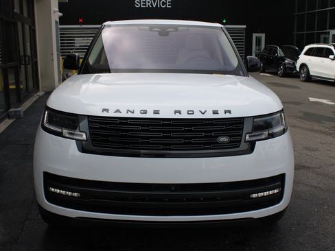 Used 2023 Land Rover Range Rover SE image 3