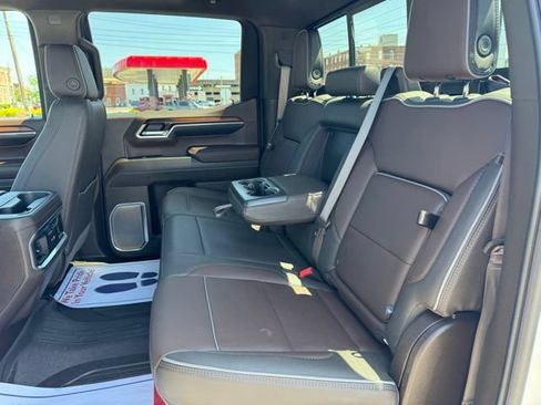 Used 2025 GMC Sierra 1500 Denali w/ Denali Reserve Package AWD/4WD image 11