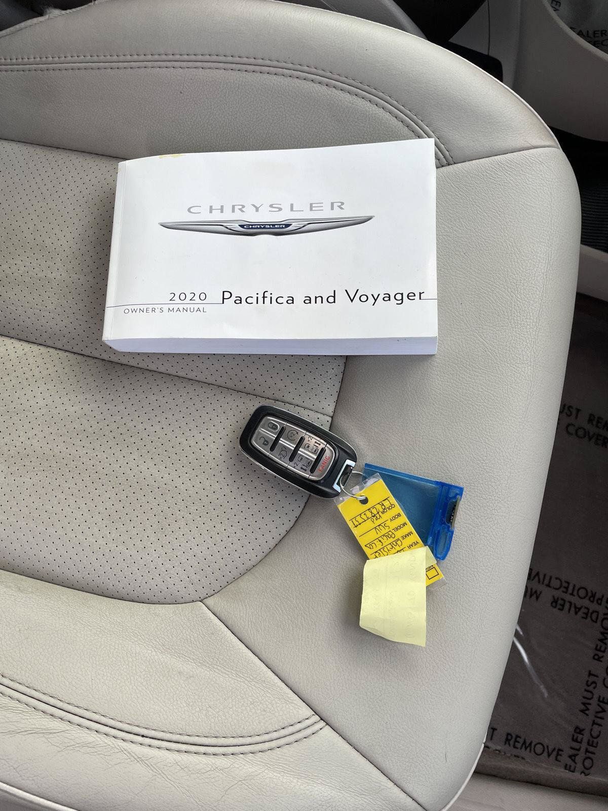 Used 2020 Chrysler Pacifica Touring-L FWD image 30