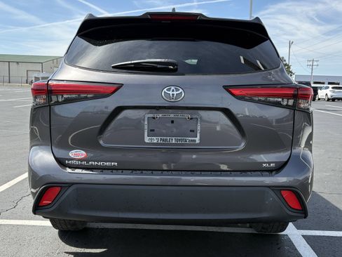 Used 2022 Toyota Highlander XLE image 5