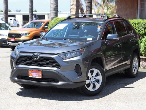 Used 2021 Toyota RAV4 LE w/ Carpet Mat Package (TMS) AWD/4WD image 4
