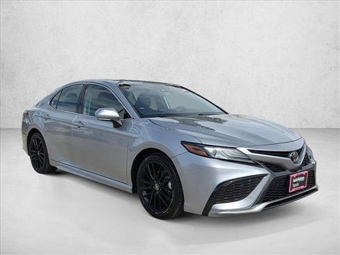 Used 2024 Toyota Camry XSE FWD image 3