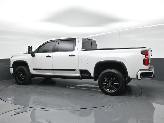 Used 2024 Chevrolet Silverado 3500 High Country w/ High Country Premium Package AWD/4WD image 3