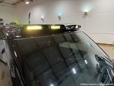 Used 2024 Land Rover Defender 90 V8 image 36