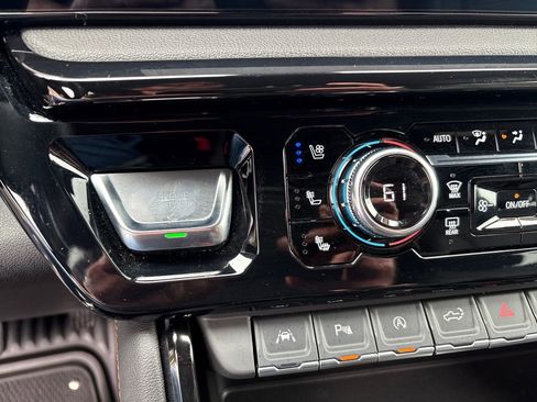 Certified 2025 GMC Sierra 1500 AT4 w/ AT4 Premium Package AWD/4WD image 34