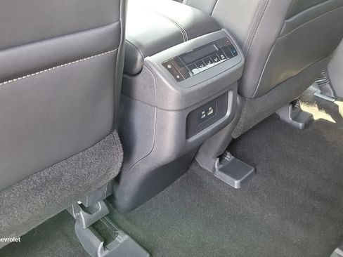 Used 2025 Nissan Pathfinder SL FWD image 28