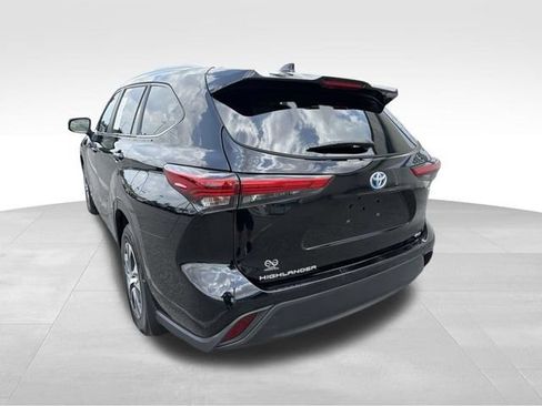 Used 2023 Toyota Highlander XLE AWD/4WD image 6