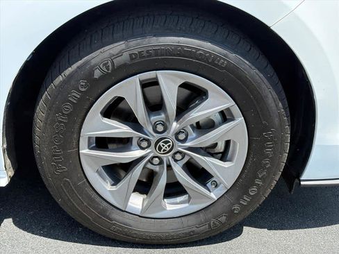 Used 2022 Toyota Sienna LE FWD image 32