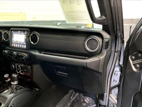 Used 2021 Jeep Gladiator Overland w/ Popular Equipment Package AWD/4WD image 19