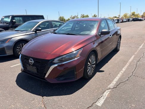 Certified 2024 Nissan Altima 2.5 SV FWD image 2