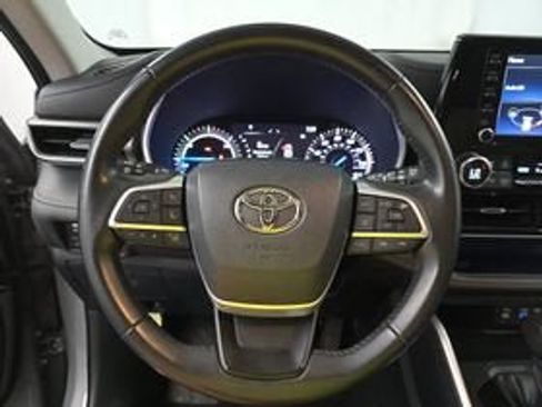 Used 2022 Toyota Highlander Bronze Edition AWD/4WD image 12