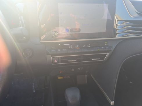 Used 2025 Toyota Camry Hybrid FWD image 12