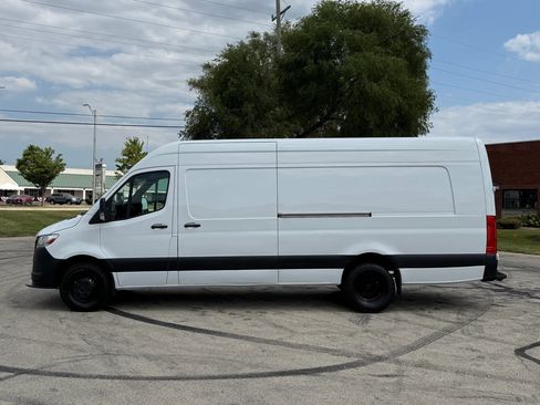 Used 2021 Mercedes-Benz Sprinter 4500 image 6