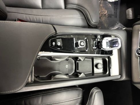Certified 2025 Volvo XC90 B6 Ultra w/ Protection Package Premier AWD/4WD image 24