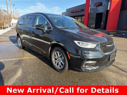 Used 2024 Chrysler Pacifica Touring-L