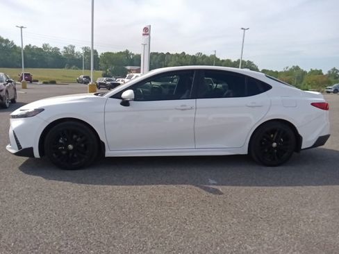 Used 2025 Toyota Camry SE w/ Convenience Package AWD/4WD image 6