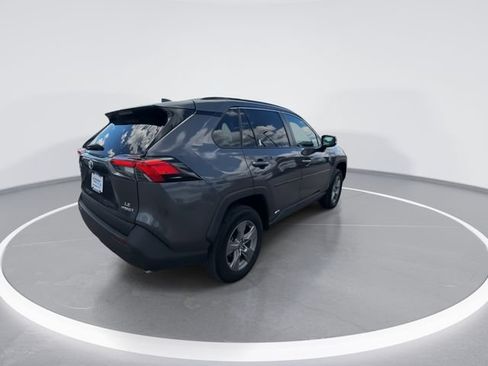 Used 2022 Toyota RAV4 LE AWD/4WD image 8