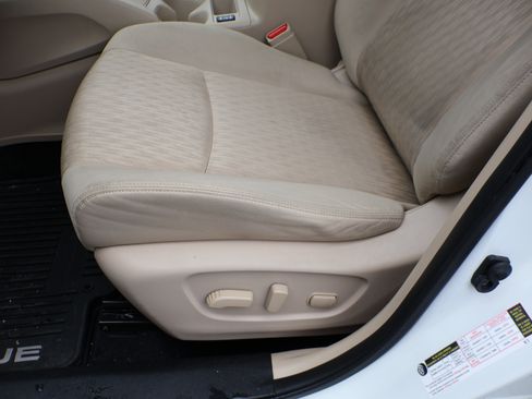 Used 2020 Nissan Rogue SV image 41