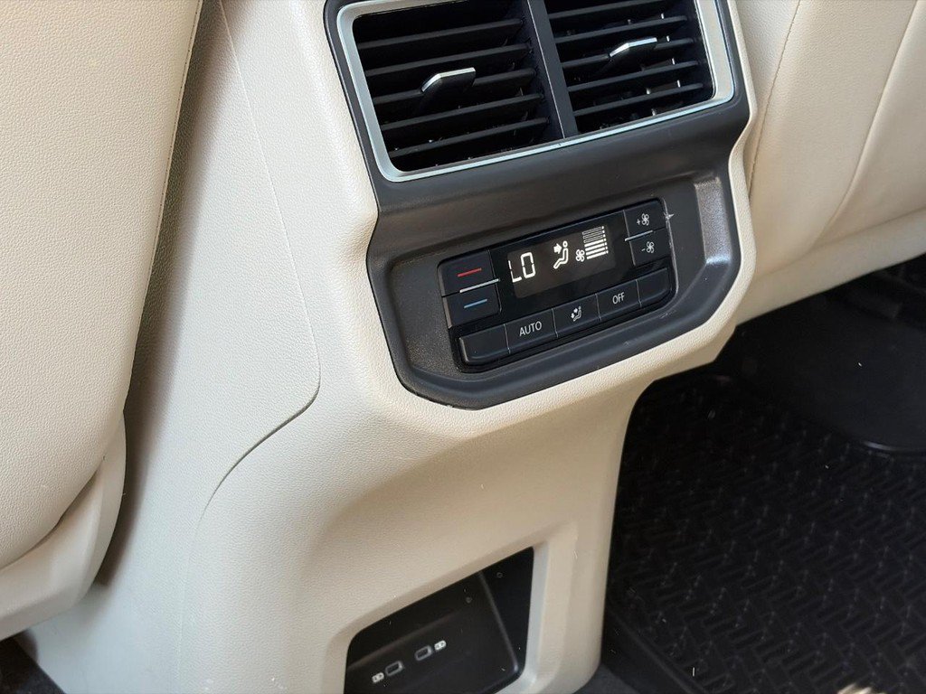 Used 2024 Volkswagen Atlas SE FWD image 11