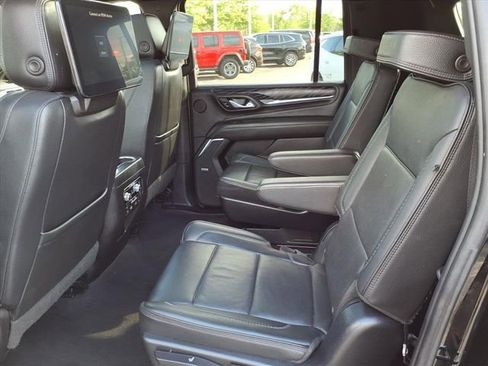 Used 2023 GMC Yukon XL Denali AWD/4WD image 7