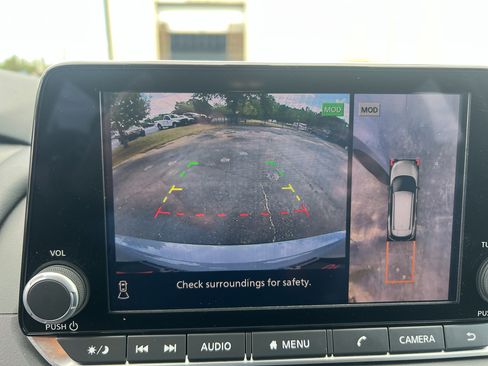 Used 2025 Nissan Rogue SV image 17