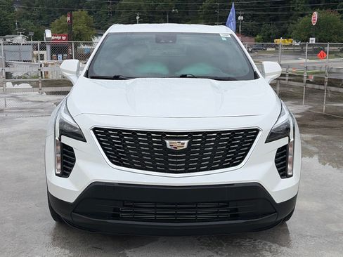 Used 2023 Cadillac XT4 Luxury w/ Cold Weather Package AWD/4WD image 5