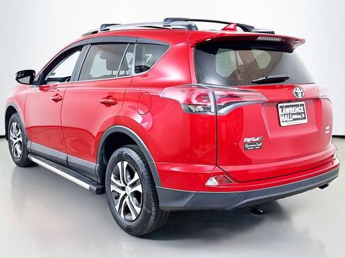 Used 2017 Toyota RAV4 LE AWD/4WD image 6