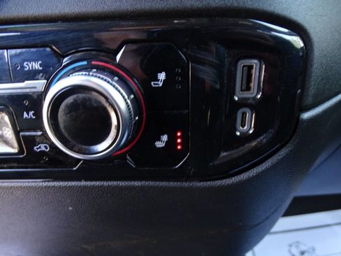 Used 2023 GMC Sierra 1500 4x4 Crew Cab SLE w/ X31 Off-Road Package image 33