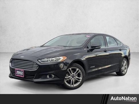 Used 2016 Ford Fusion SE image 1