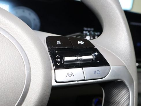 Used 2024 Hyundai Elantra SEL FWD image 19