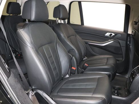 Used 2022 BMW X7 xDrive40i w/ Premium Package image 27
