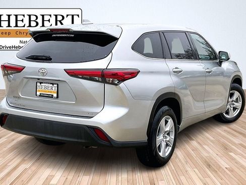Used 2020 Toyota Highlander LE image 12