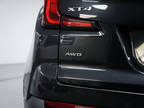 Used 2023 Cadillac XT4 Premium Luxury image 9