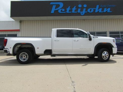 Used 2023 GMC Sierra 3500 Denali w/ Denali Ultimate Package AWD/4WD image 2