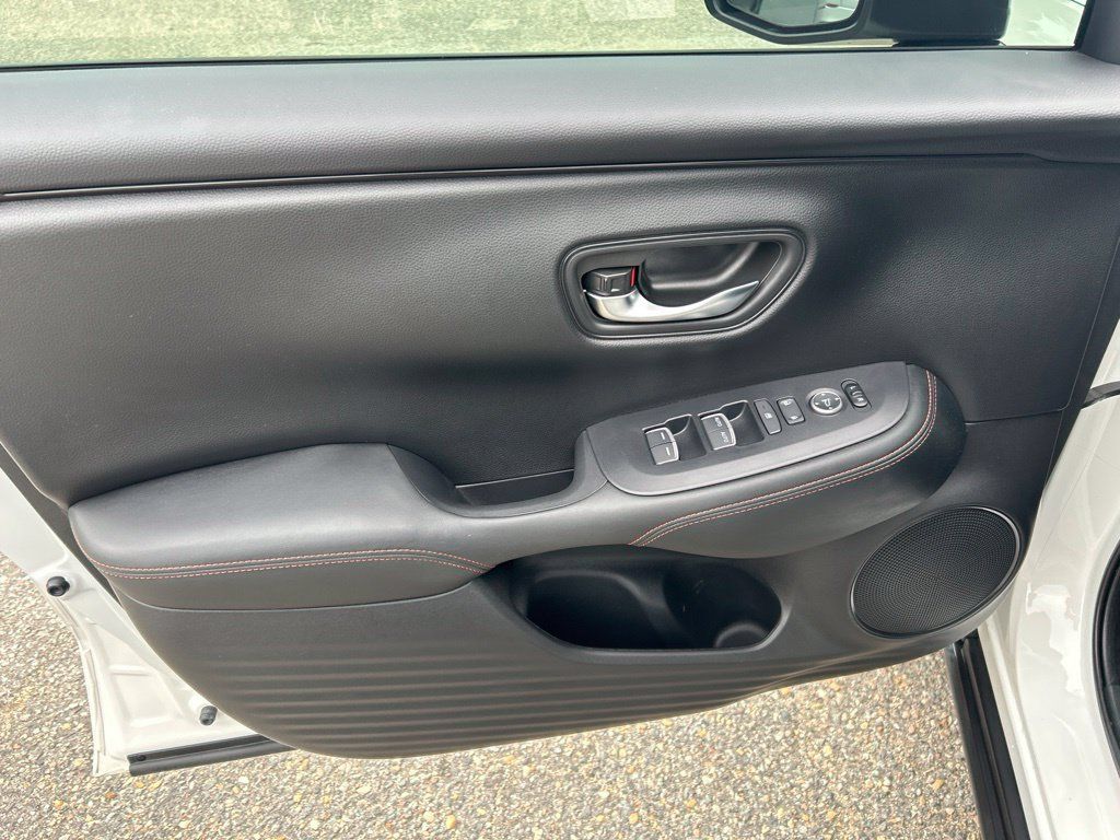 Used 2025 Honda HR-V Sport image 9