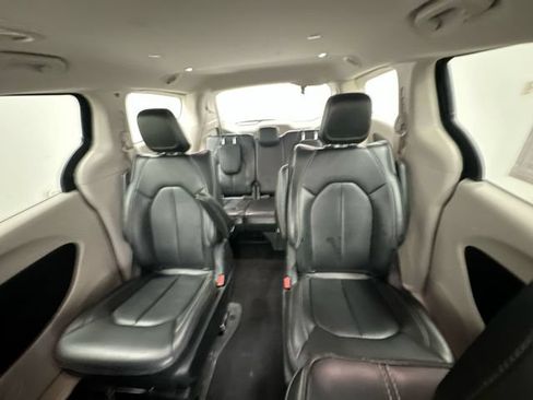 Used 2024 Chrysler Pacifica Limited FWD image 25