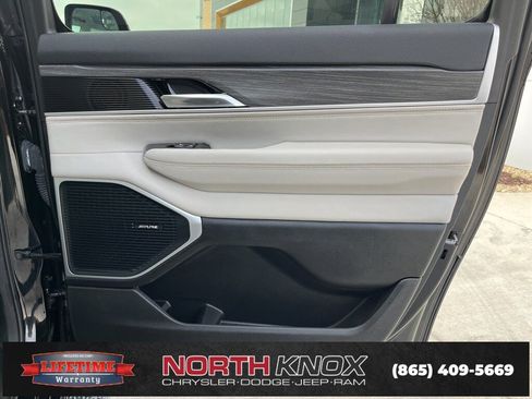 Used 2023 Jeep Wagoneer L Series II w/ Premium Group I image 27