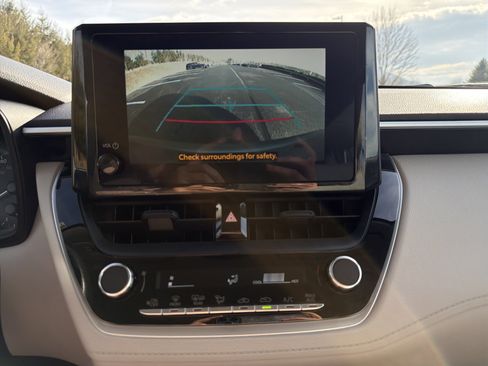 Certified 2024 Toyota Corolla Cross L image 15