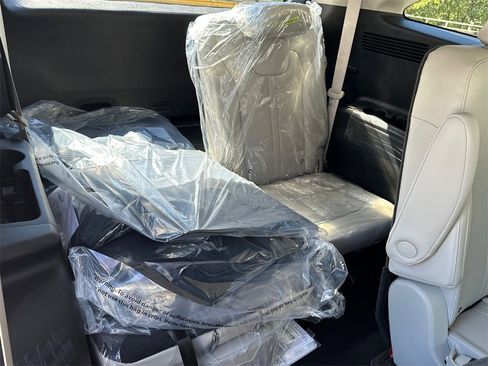 New 2025 Kia Sorento EX w/ EX Panoramic Sunroof Package image 17