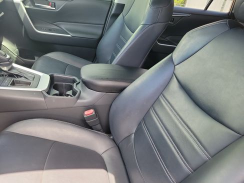 Used 2019 Toyota RAV4 XLE Premium FWD image 18