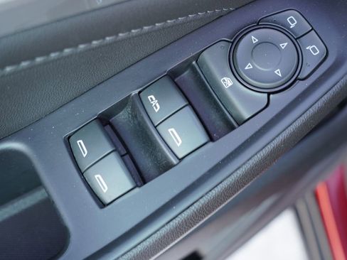 Used 2022 Chevrolet Traverse LT image 24