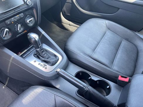 Used 2012 Volkswagen Jetta SE FWD image 18