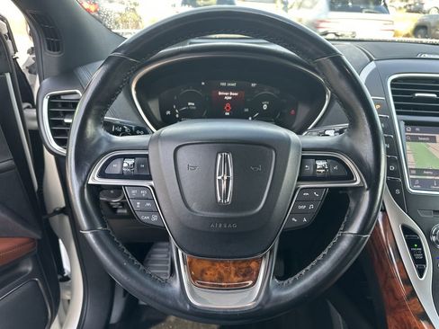 Used 2020 Lincoln Nautilus Reserve image 11