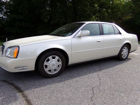 Used 2003 Cadillac De Ville Sedan w/ Comfort & Convenience Package image 1